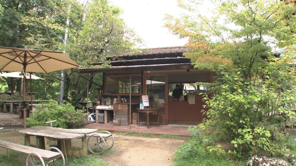 水辺の石窯キッチン 「水辺のカフェ 三宅商店 酒津」内