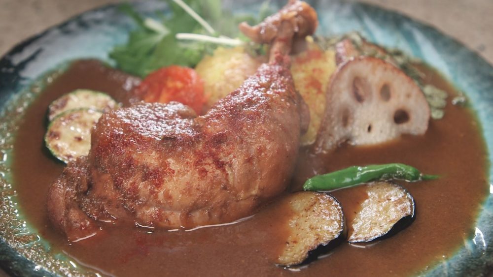 彩り野菜と骨つき鶏の煮込みチキンカレー